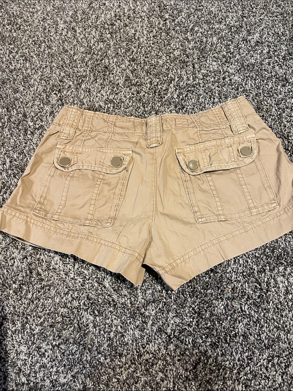 Vintage Y2K American Eagle Khaki Low-Rise uUtility Cargo Mini Shorts (2) - Picture 3 of 5